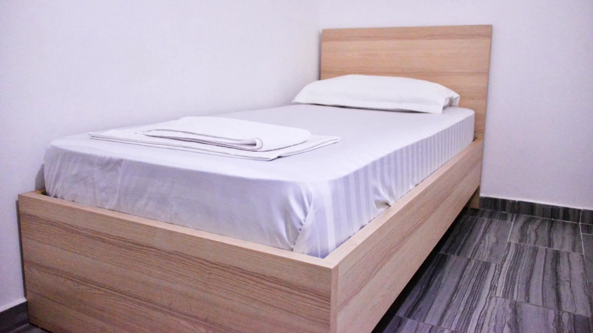 Kristi'S Guesthouse Golem  Albania